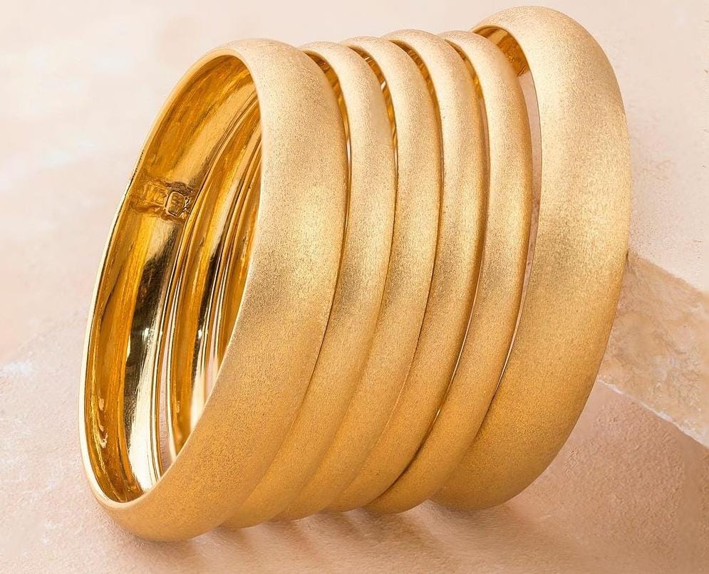 Gold bangle with traditional motif design