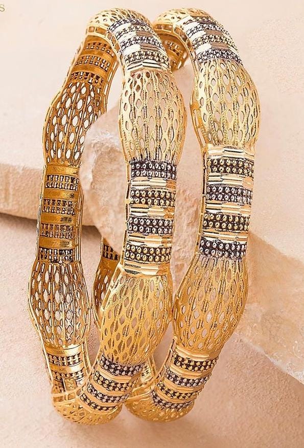 Grand heritage gold bangle with ornate detail
