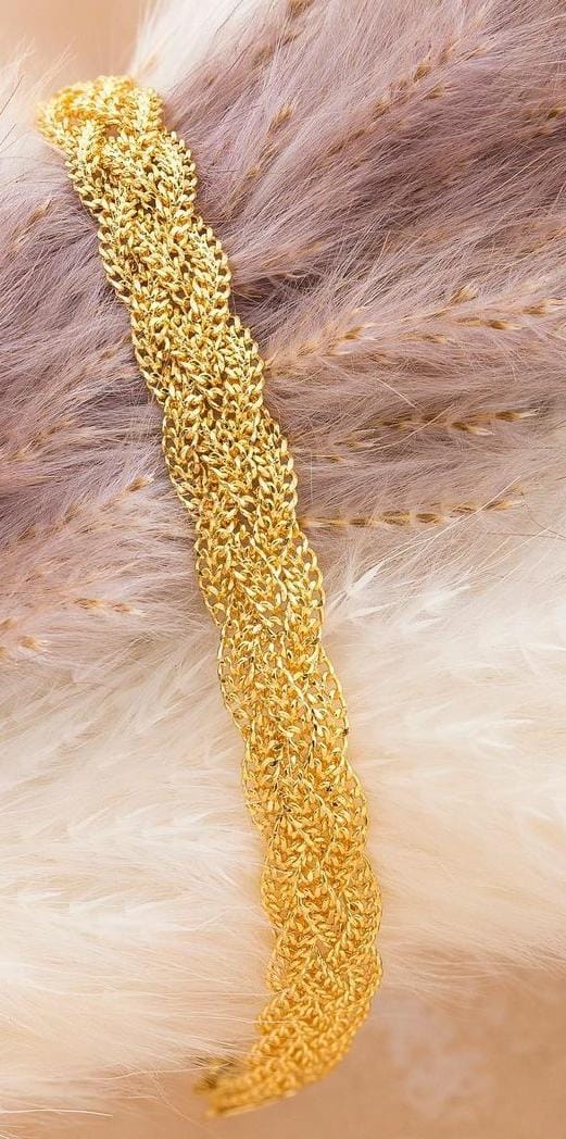 Gold bracelet with pearl accents
