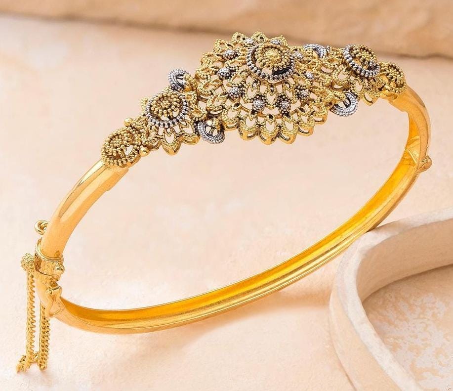 Ornate gold link bracelet