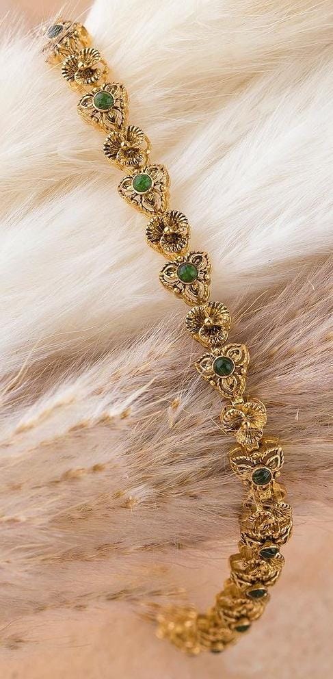 Gold bangle set with diamonds