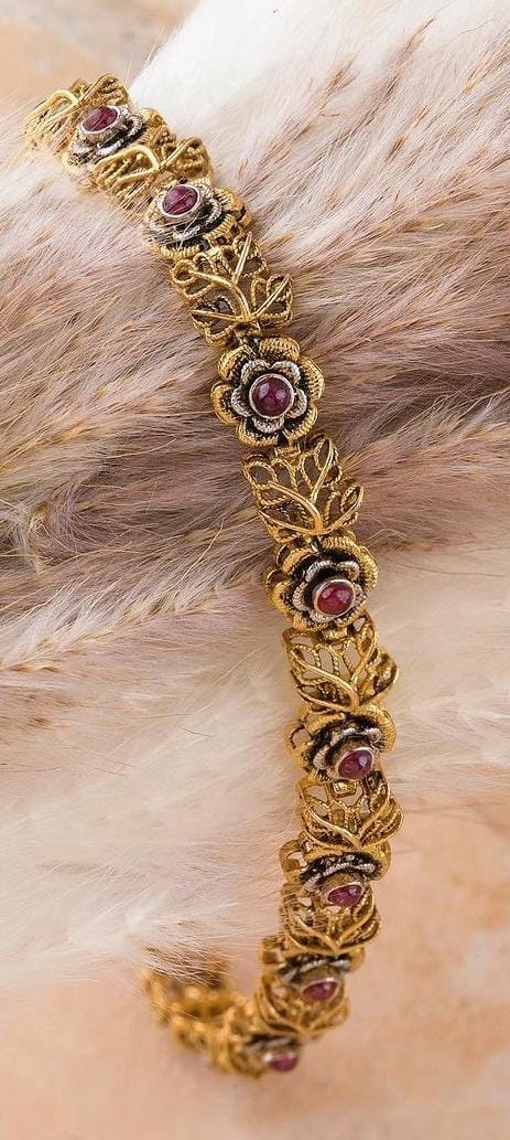 Heritage gold bangle stack set