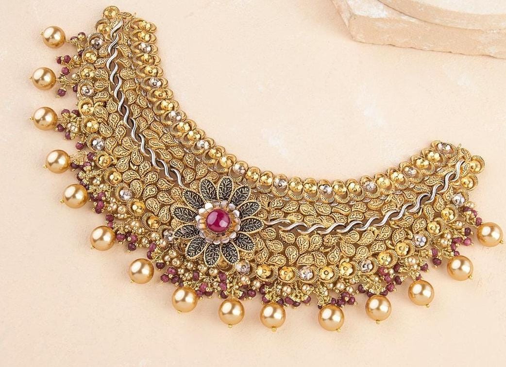 Gold bridal set with traditional motifs