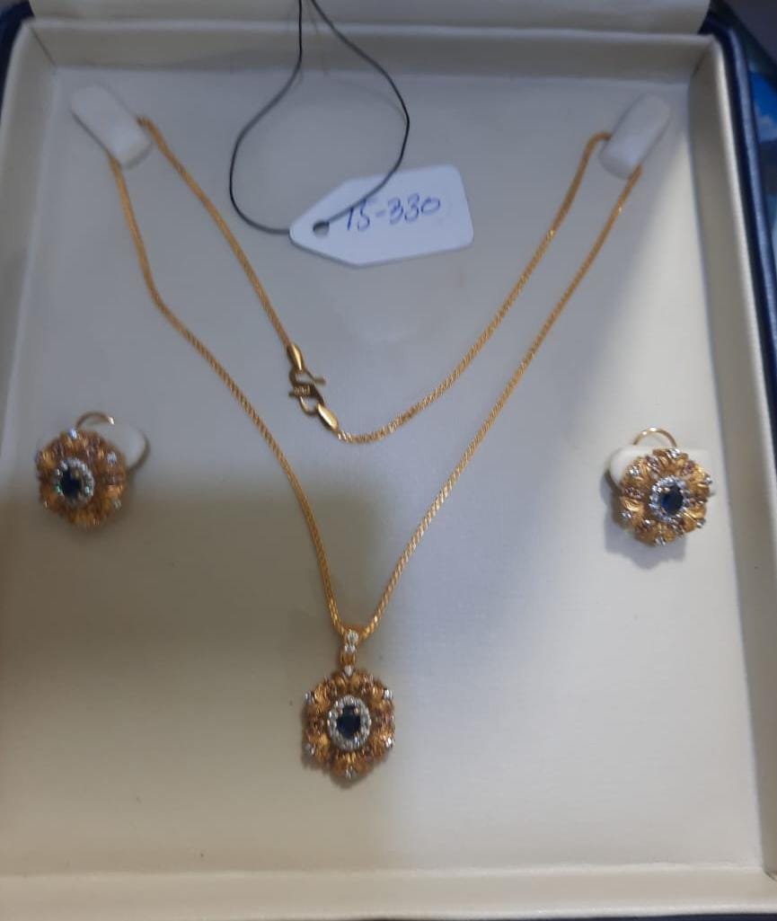 Gold bridal necklace and earring set