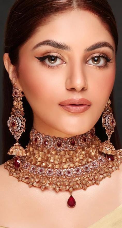 Intricate bridal jewelry collection