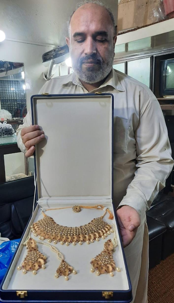 Traditional bridal gold jewelry set