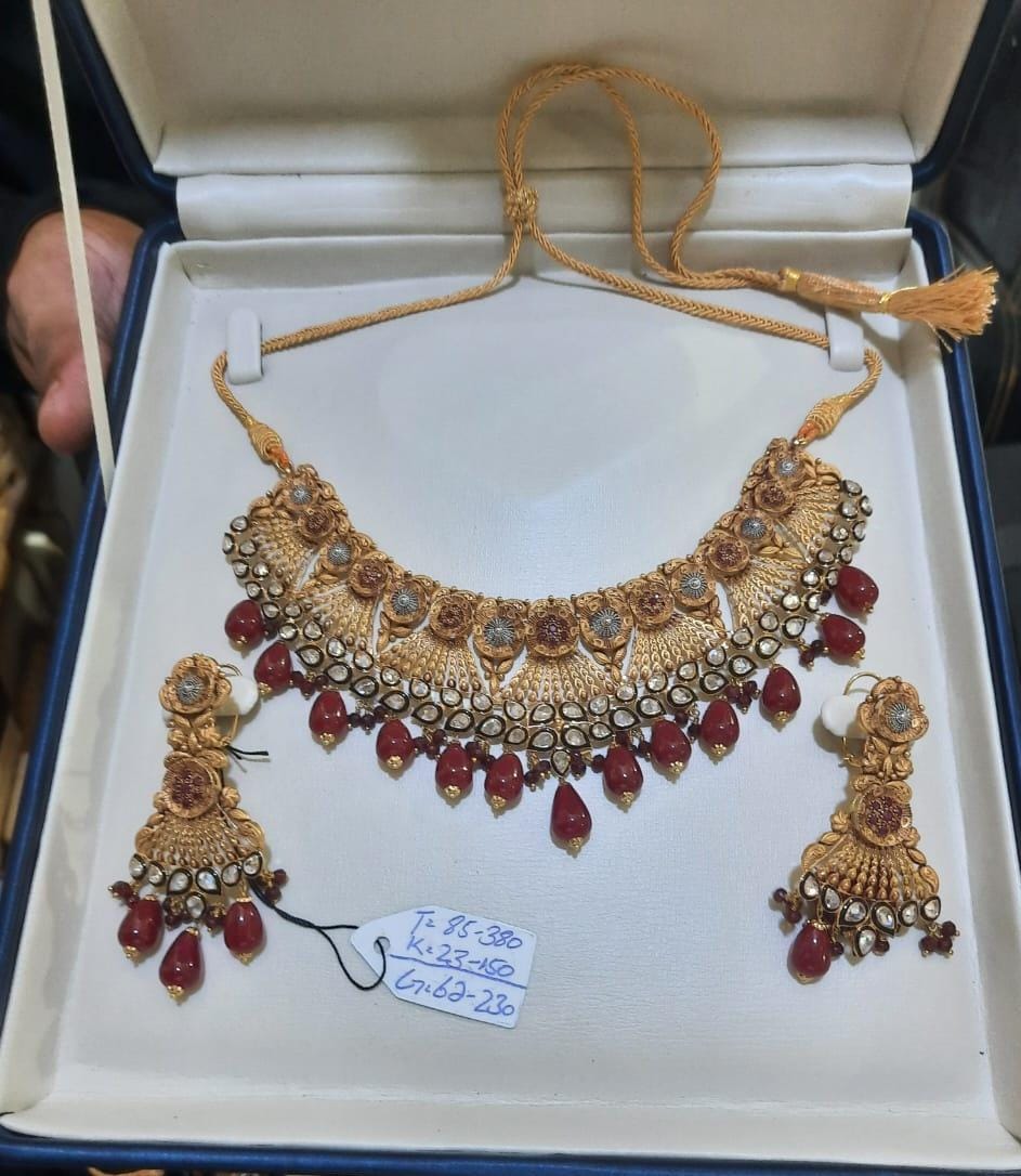 Bridal gold necklace and accessories
