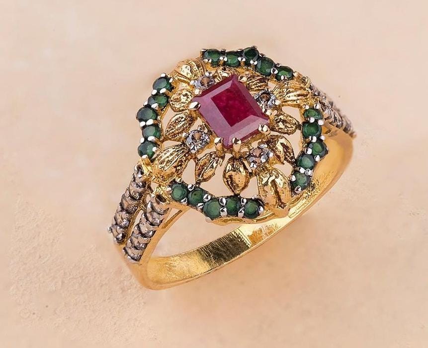 Handcrafted diamond ring in gold